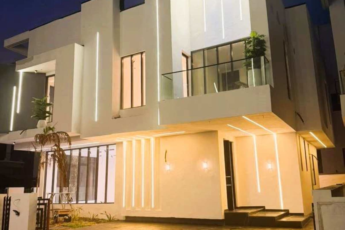 Brand New Luxury 5-Bedroom Fully Detached Duplex + BQ For Sale In Chevron, Lekki | ₦450M | Governor's Consent With Building Approval