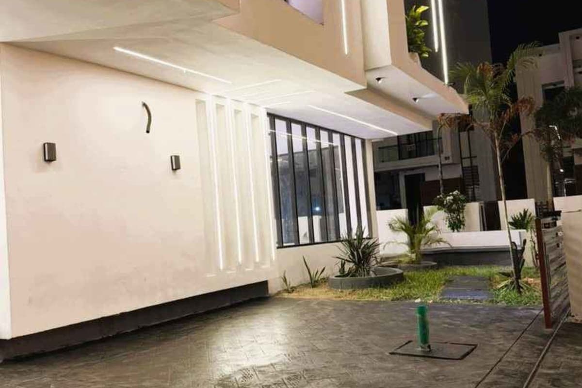 Brand New Luxury 5-Bedroom Fully Detached Duplex + BQ For Sale In Chevron, Lekki | ₦450M | Governor's Consent With Building Approval 3