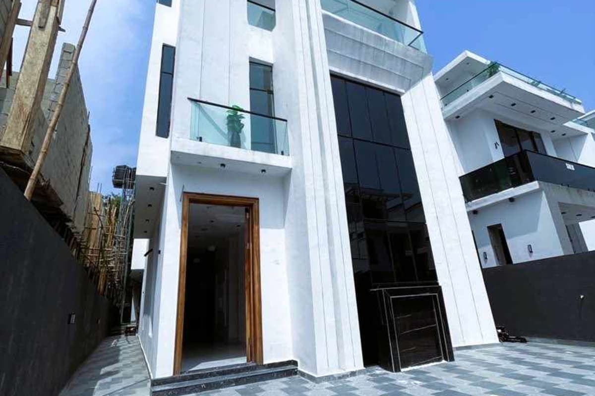  Exclusive Listing: Own A Fully Detached 6-Bedroom Duplex with Swimming Pool In Prime Chevron, Lekki | ₦750,000,000 | Governor's Consent With Building Approval