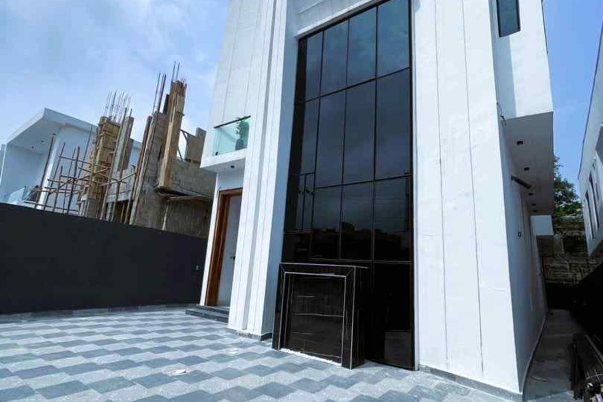  Exclusive Listing: Own A Fully Detached 6-Bedroom Duplex with Swimming Pool In Prime Chevron, Lekki | ₦750,000,000 | Governor's Consent With Building Approval 2
