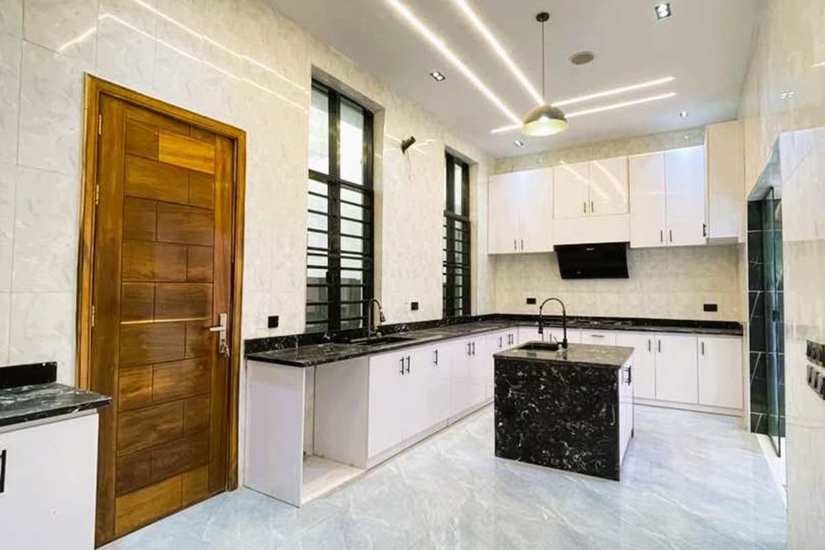  Exclusive Listing: Own A Fully Detached 6-Bedroom Duplex with Swimming Pool In Prime Chevron, Lekki | ₦750,000,000 | Governor's Consent With Building Approval 6