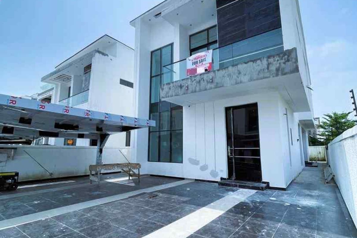 Elegantly Finished 5 Bedroom Detached Duplex With Private Pool & Cinema In Chevron | ₦450M | Governor's Consent With Building Approval