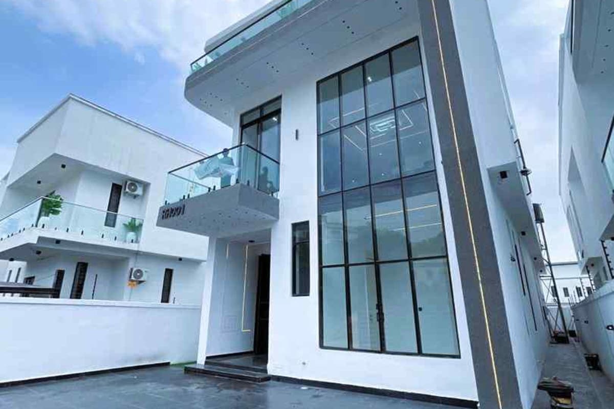 Serious Buyers Only: Exquisite 5 Bedroom Detached Duplex with Swimming Pool for Sale in Chevron, Lekki | ₦500M | Governor's Consent With Building Approval 2