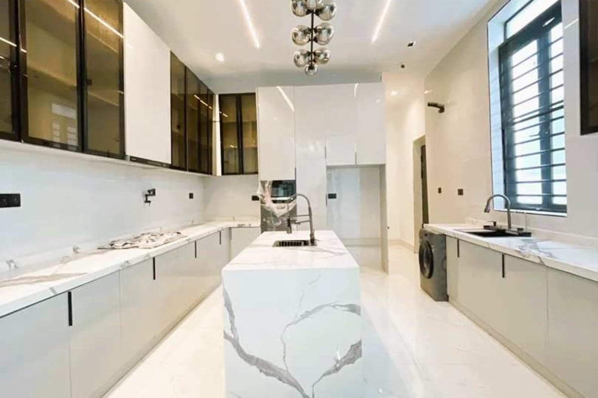 Serious Buyers Only: Exquisite 5 Bedroom Detached Duplex with Swimming Pool for Sale in Chevron, Lekki | ₦500M | Governor's Consent With Building Approval 4