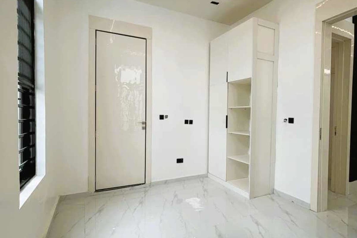 Serious Buyers Only: Exquisite 5 Bedroom Detached Duplex with Swimming Pool for Sale in Chevron, Lekki | ₦500M | Governor's Consent With Building Approval 10