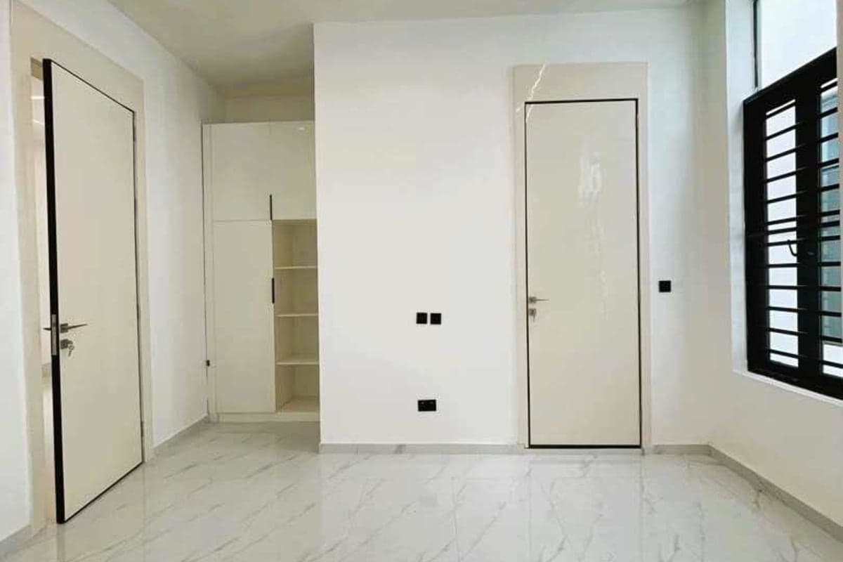 Serious Buyers Only: Exquisite 5 Bedroom Detached Duplex with Swimming Pool for Sale in Chevron, Lekki | ₦500M | Governor's Consent With Building Approval 12